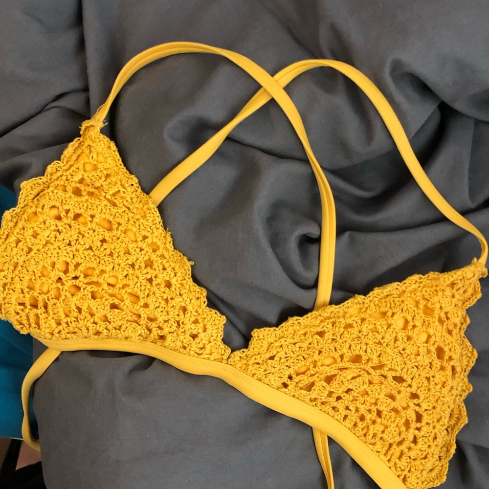 🧚🏼‍♂️yellow crochet bikini top